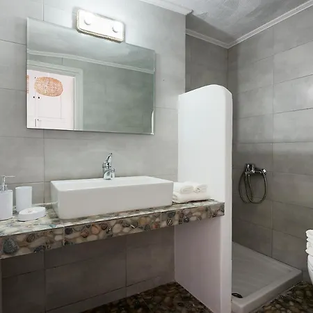 Miramare Luxury Suites *